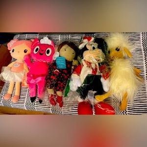 New with tags Minnie Mouse Christmas + 4 other dolls new